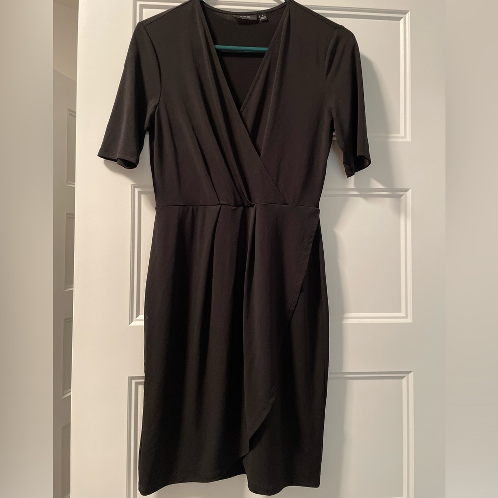 Apt 9 NEW a stretchy black dress M. Very flattering!